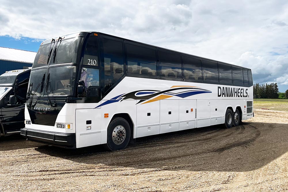 Charter_Bus_Exterior_Front